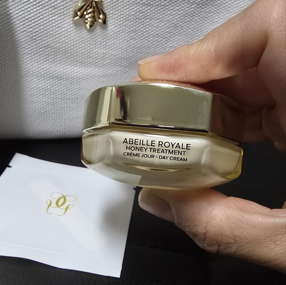 Guerlain Abeille Royale Revitalizing Ritual Day cream and Pouch - Picture 5 of 8